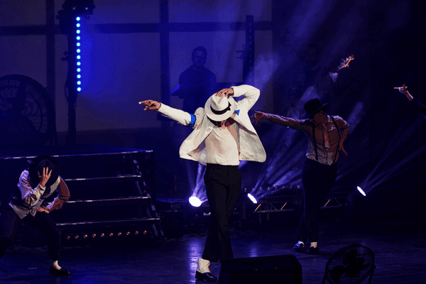 Image preview for Man In The Mirror - A Tribute to Michael Jackson