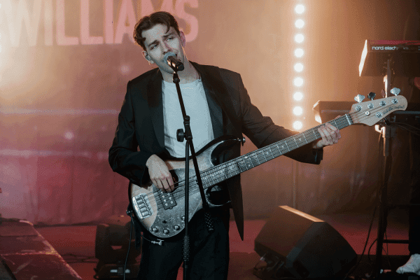 Image preview for Let Me Entertain You - A Tribute To Robbie Williams