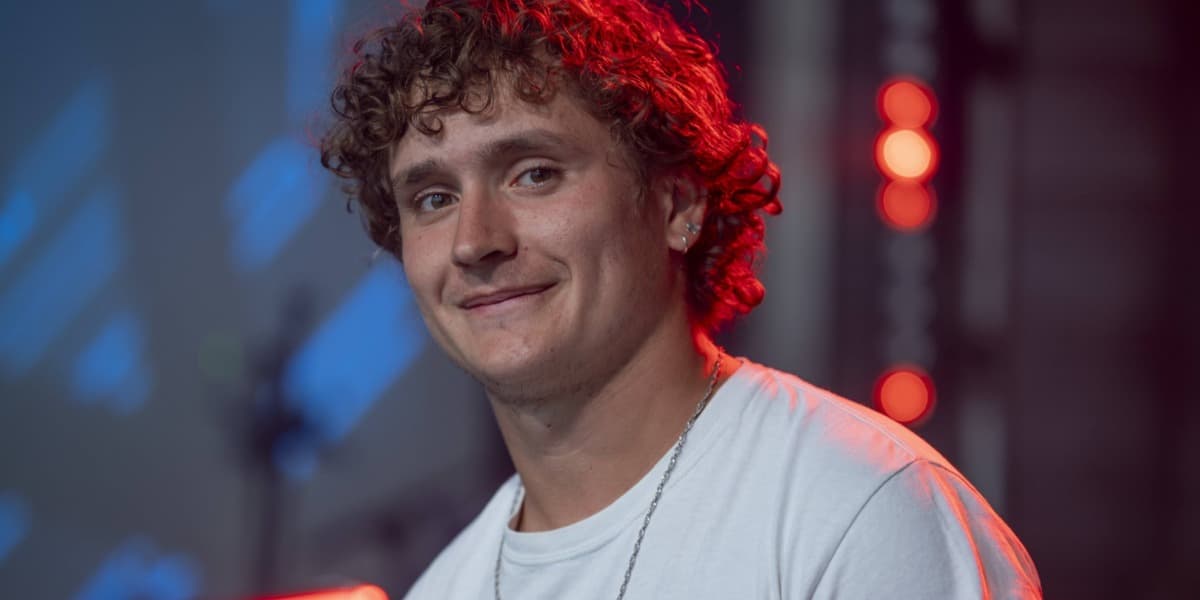 Hero image for Dixon Sessions: Performance Poetry Edition