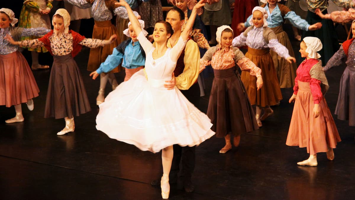 Image preview for English Youth Ballet - Giselle Production Shot 4